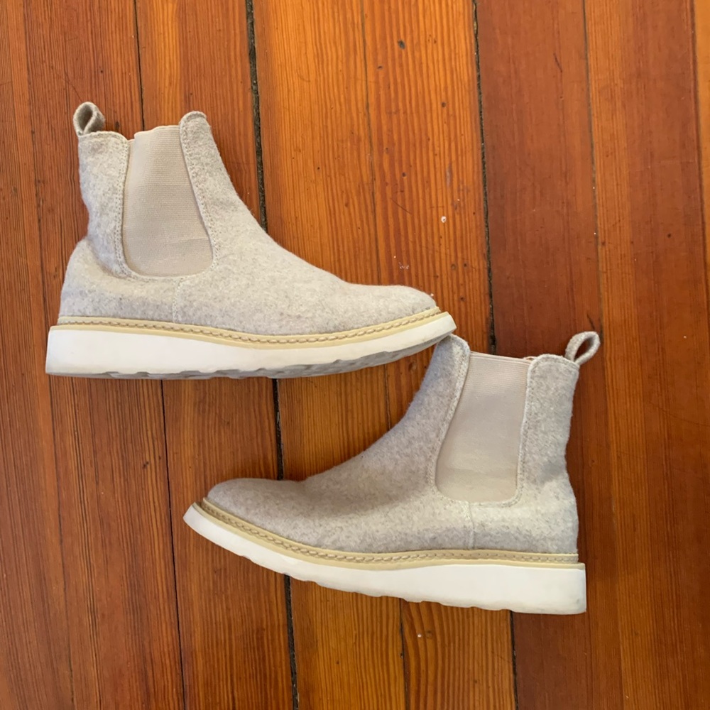 Universal Thread | felt booties, oatmeal color, size 8.5
